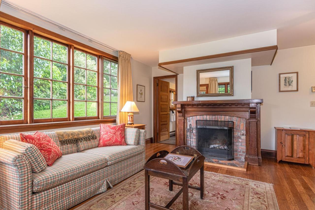 Signature Queen Suite - Farm West