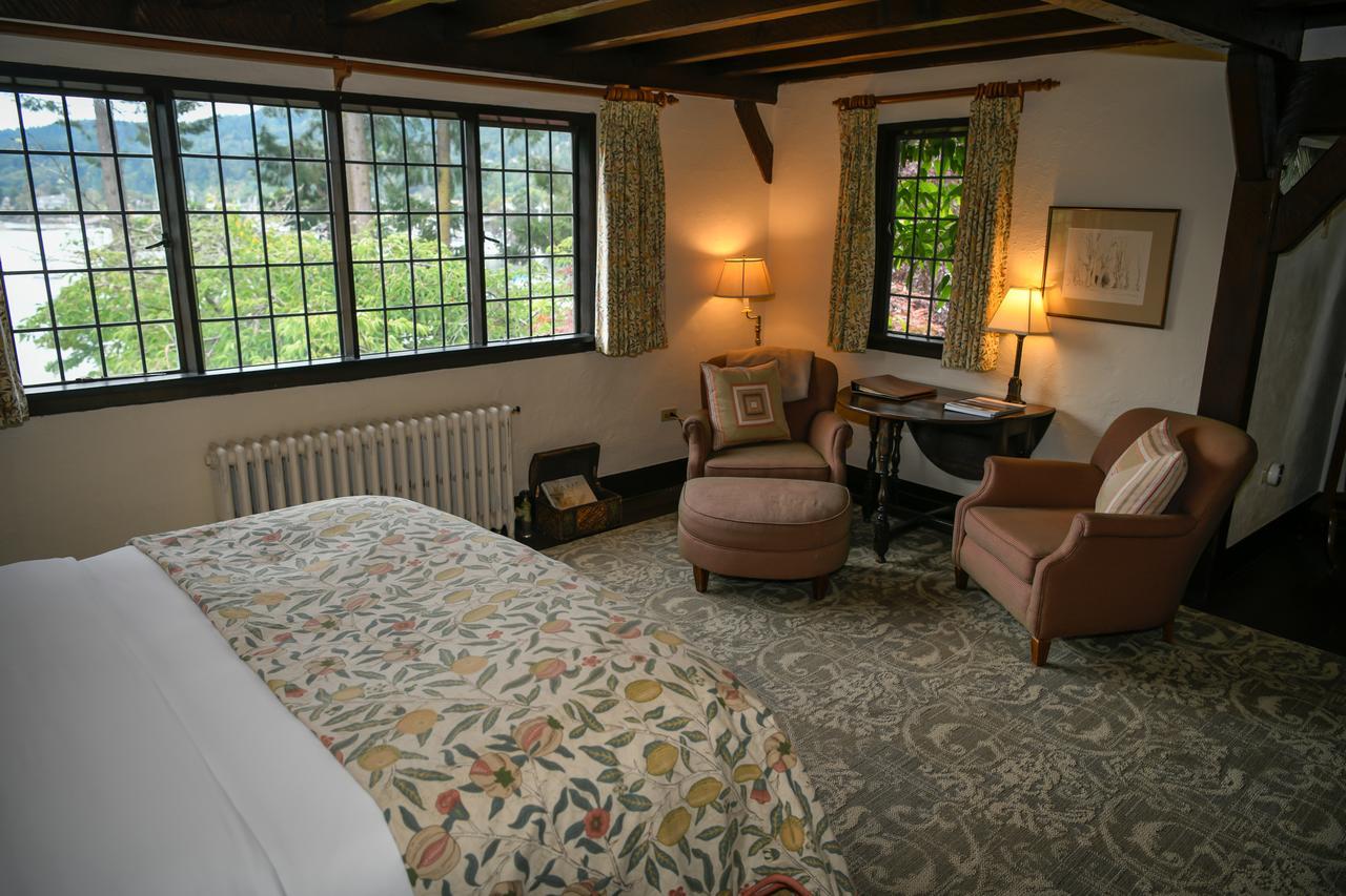 Premier Queen Suite - Manor West